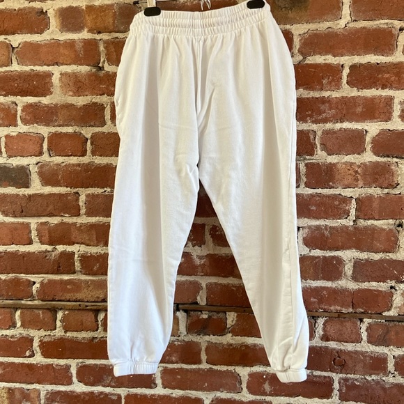 Gap 2 white sweatpants - Picture 2 of 5